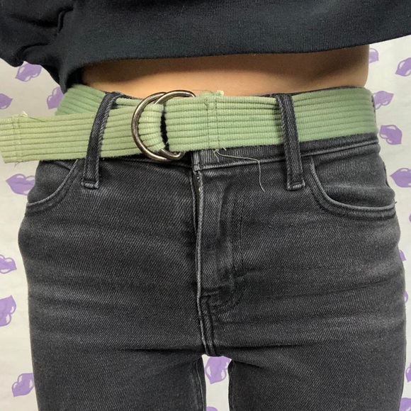 RESELLING Y2K army green ribbed knit d-ring belt! - Picture 1 of 2